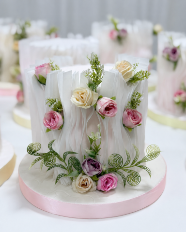 Mini Wedding Cakes for the tables