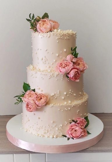 wedding-cake-essex-pink-floral-pearls Three-tier wedding cake with soft ivory buttercream, sugar pearls and pink floral decorations
